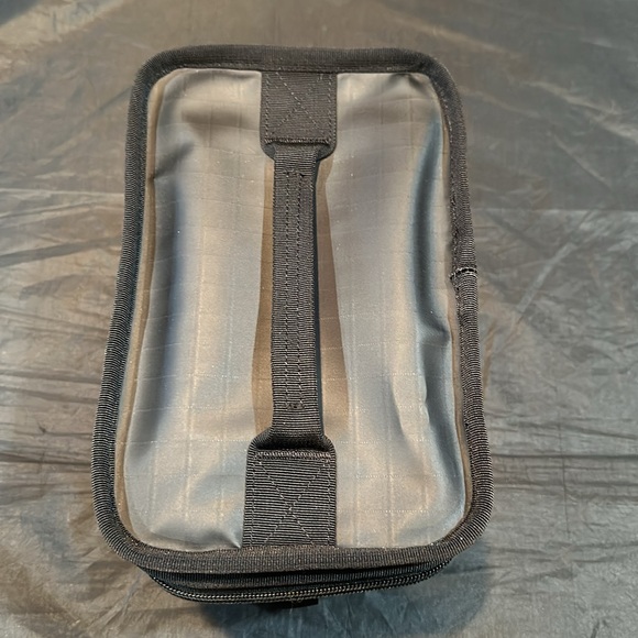 New The North Face Base Camp Voyager Black Lunch Cooler One Size NWT - Picture 12 of 15